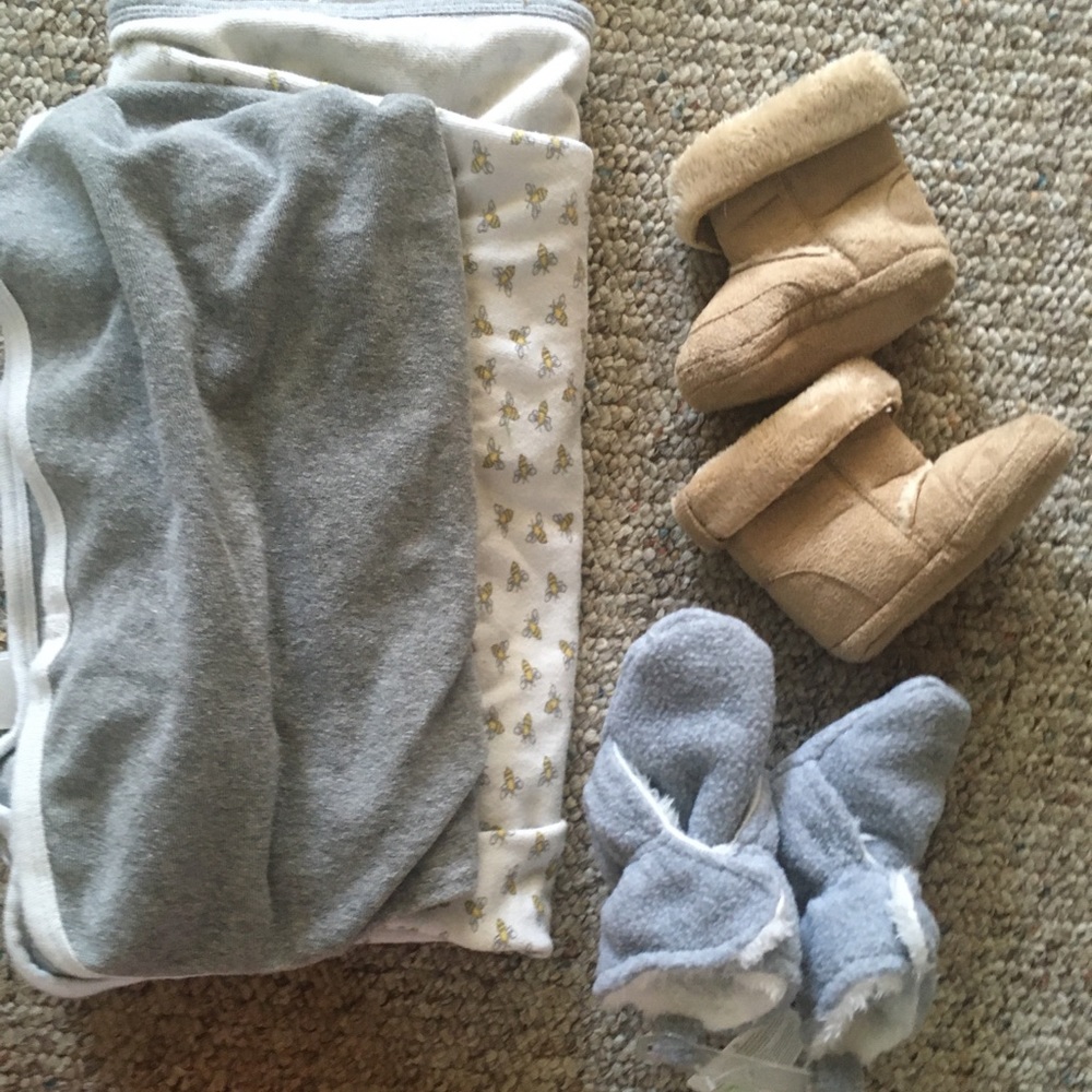 Baby booties & towels bundle
